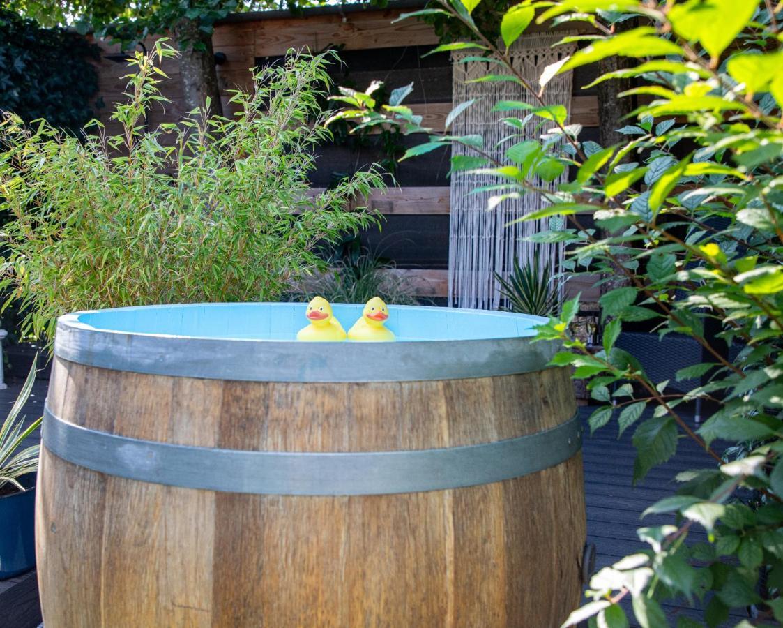 B&B Joli Met Prive Wellness Wemeldinge Exterior photo