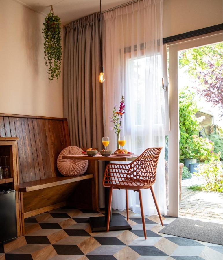 B&B Joli Met Prive Wellness Wemeldinge Exterior photo