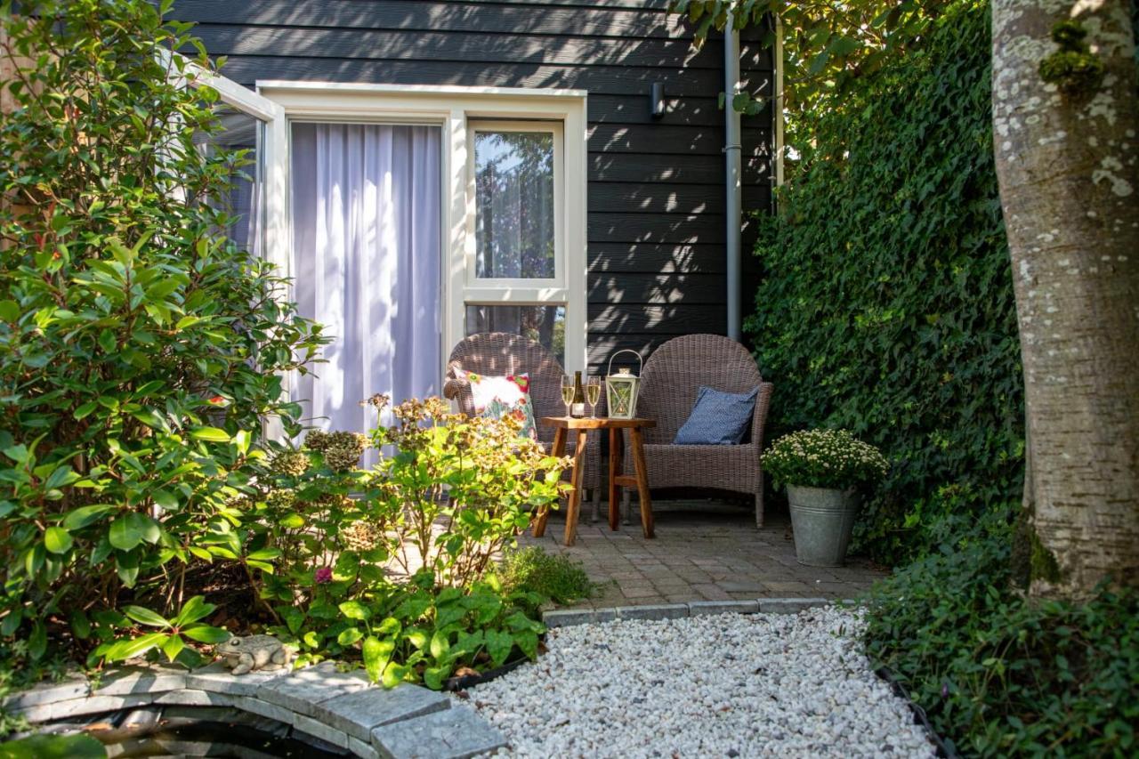 B&B Joli Met Prive Wellness Wemeldinge Exterior photo