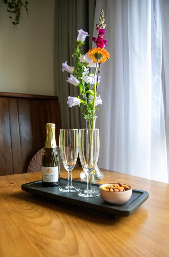 B&B Joli Met Prive Wellness Wemeldinge Exterior photo